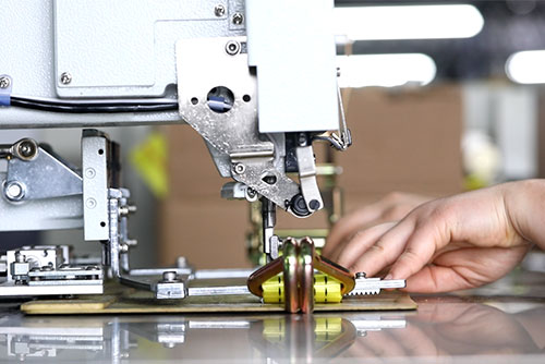 automatic ratchet strap sewing machine